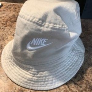 Nike Sportswear Adult Bucket Hat (Light Bone/White - Medium/Large)